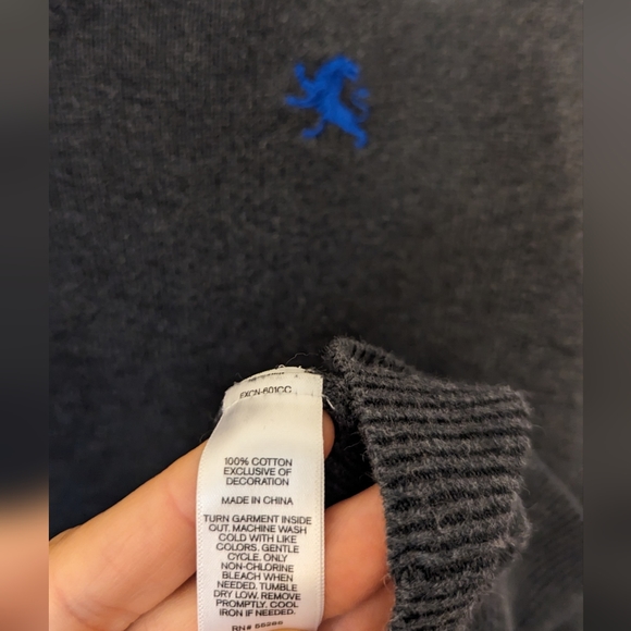 Express V-Neck sweater. Men's Medium - Picture 4 of 4